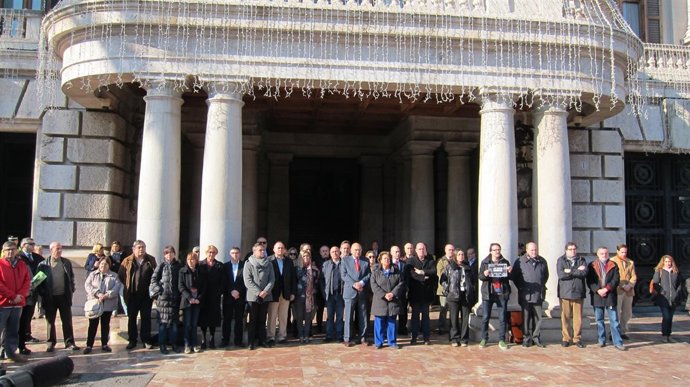 Minuto de silencio en el Ayuntamiento de Valencia por el ataque al Charlie Hebdo