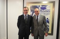 Alonso replica a Gómez que las decisiones sobre hepatitis C se basan en evidencia científica