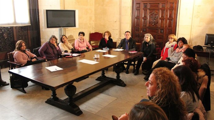 Reunión con los colectivos de mujeres.