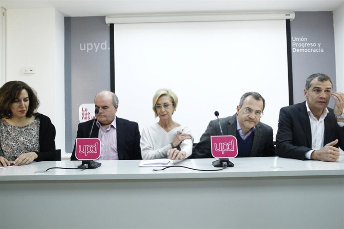 Rosa Díez y los otros cuatro diputados de UPyD