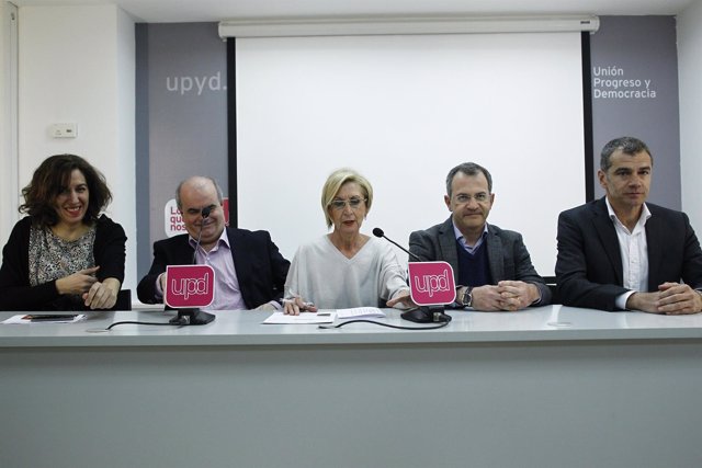 Rosa Díez y los otros cuatro diputados de UPyD