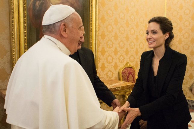 El Papa Francisco y Angelina Jolie
