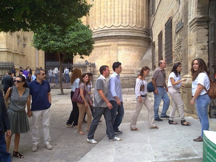 Malagueños Y Turistas Visitan La Catedral De Málaga