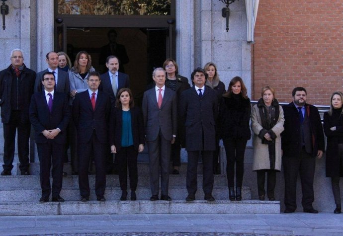 Minuto de silencio en el Palacio de la Moncloa