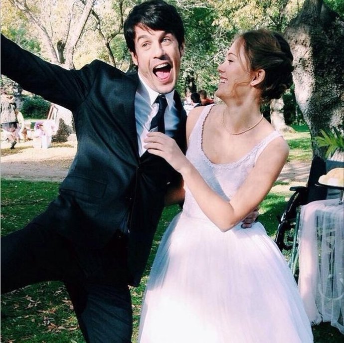 Alejo Sauras si que tiene 'Algo que celebrar' y lo hace con una foto de la serie