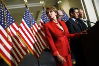 Pelosi reta a los republicanos a "no jugar" con la seguridad nacional