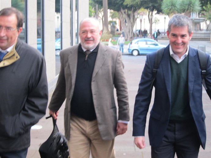 Fernando Clavijo entrando a los juzgados