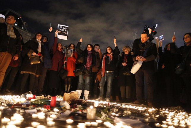 Vigilia por los asesinados en el semanario Charlie Hebdo