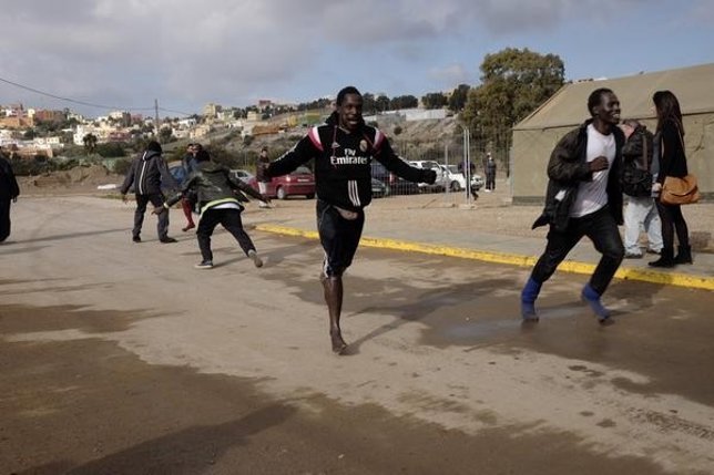 Inmigrantes, contentos a su llegada a Melilla