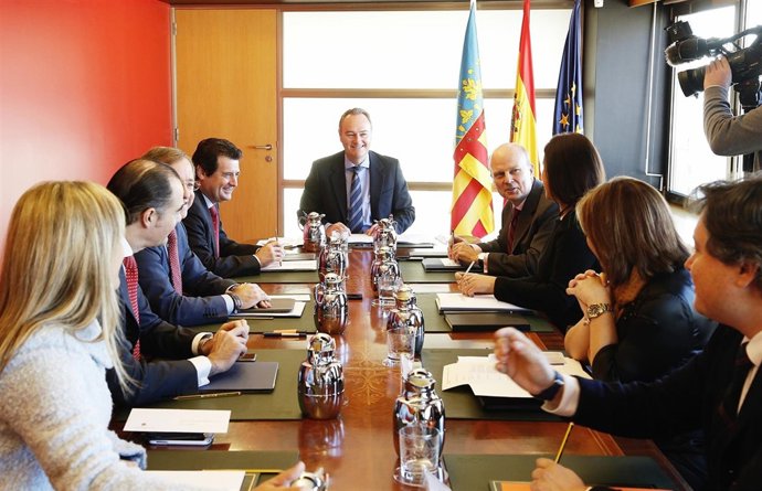 Alberto Fabra preside el pleno del Consell en Alicante