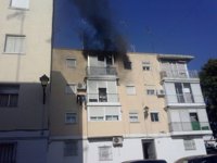 Inspección en la vivienda de Lora para determinar la causa del incendio