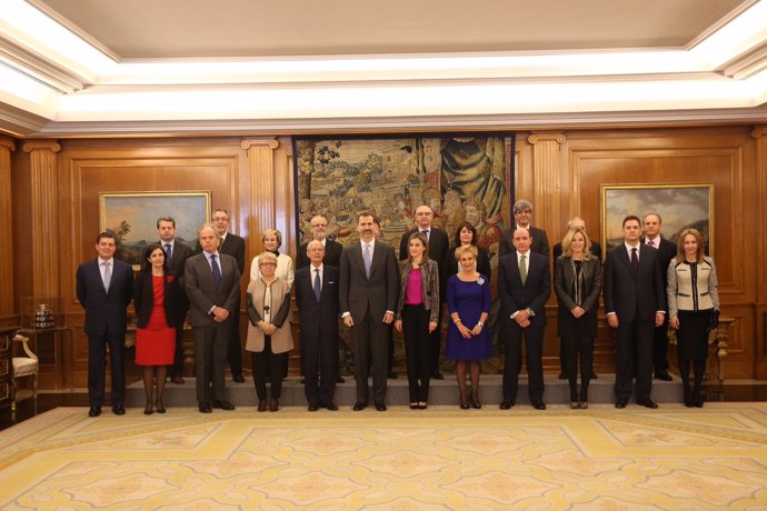 Los reyes con los representantes de ARHOE y su presidente, Ignacio Buqueras