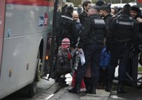 Evacuan las escuelas cercanas a la imprenta donde se refugian los sospechosos del ataque al 'Charlie Hebdo'