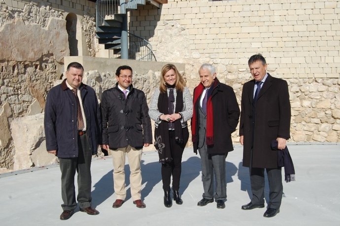 Serrano (centro), entre Rojano y Pascual, en el castillo de Baena