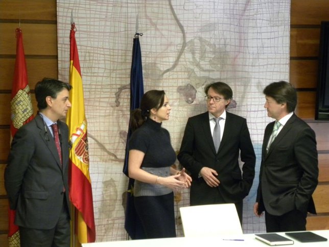 Clemente con el responsable de Findus, durante la reunión de hoy.