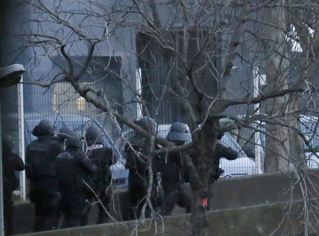 La policía asalta a un secuestrador islámico en París 