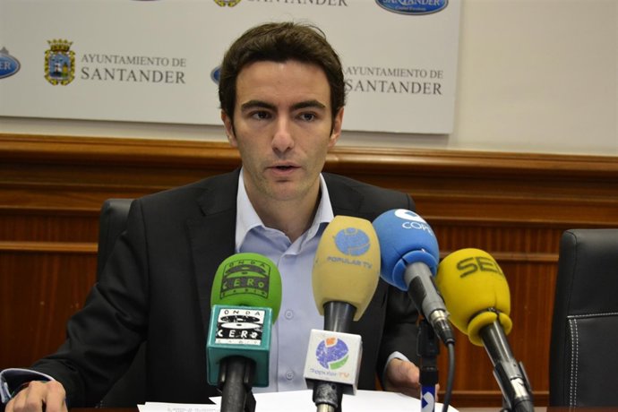 El secretario general del PSOE de Santander, Pedro Casares