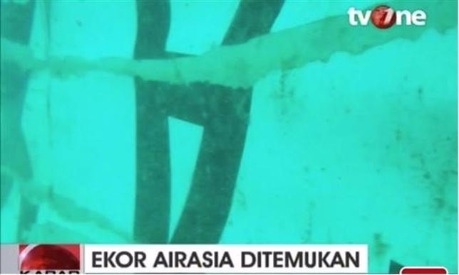 Restos avión airasia accidentado en mar de Java