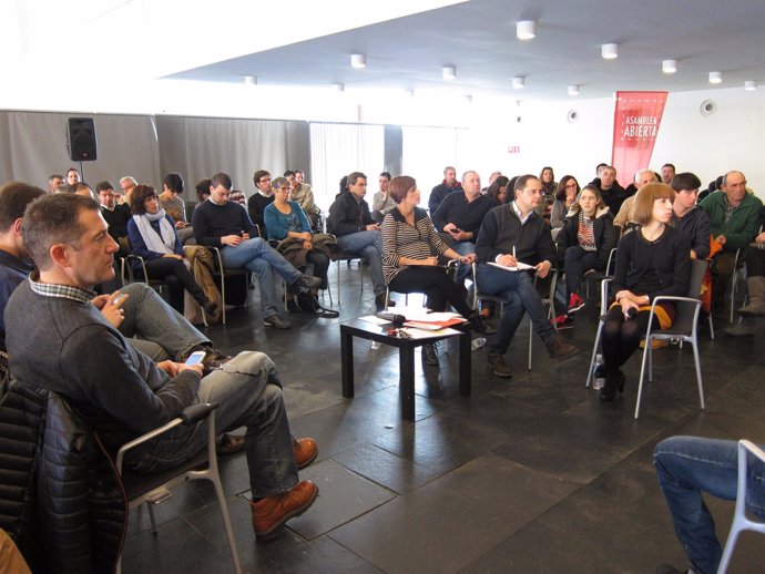Asamblea abierta organizada por el PSN en Pamplona con Luena y Chivite