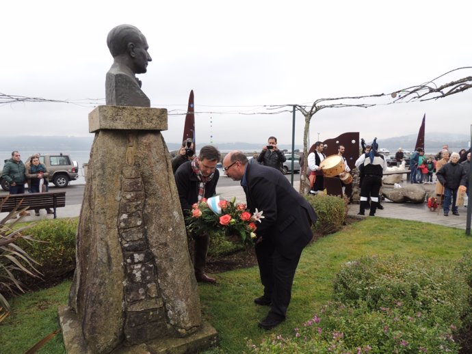 El BNG realiza una ofrenda floral en el homenaje a Castelao