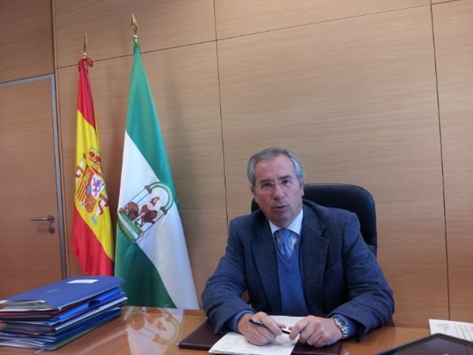 El subdelegado del Gobierno en Cádiz, Javier de Torre, durante la entrevista