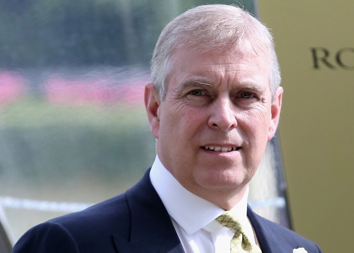 Crónica del excándalo de los supuestos abusos que han salpicado príncipe Andrés