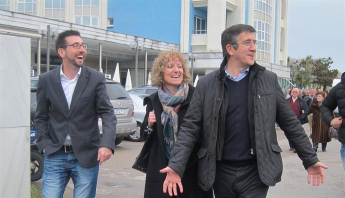 Patxi López junto Eva Díaz Tezanos y Javier Incera