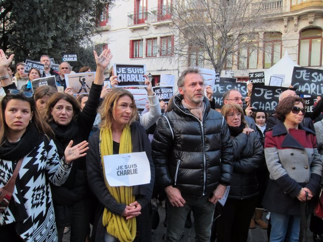 Concentración en Palma en homenaje a las víctimas del atentado en Francia