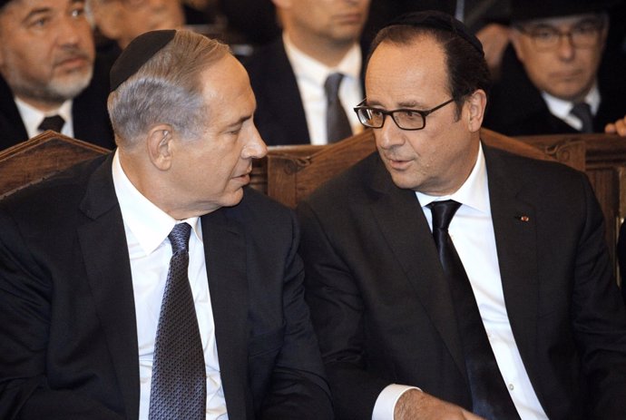 François Hollande y Benjamin Netanyahu en la Gran Sinagoga de París
