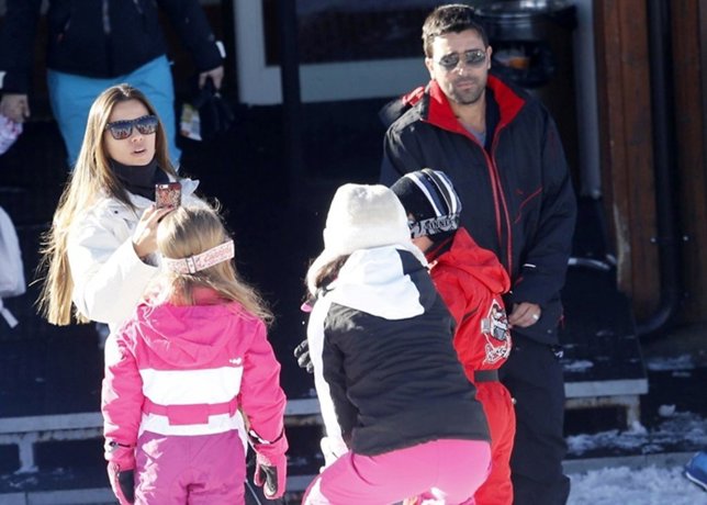 Deco el jugador del barca disfruta de la nieve en familia 