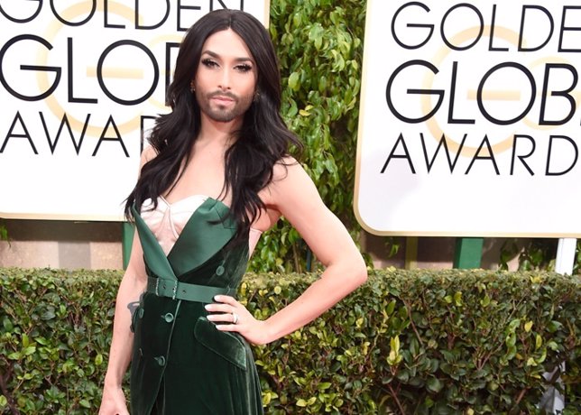 Conchita Wurst se cuela en la red carpet de los Globos de Oro