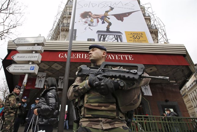 Soldado francés tras el atentado de Charlie Hebdo 