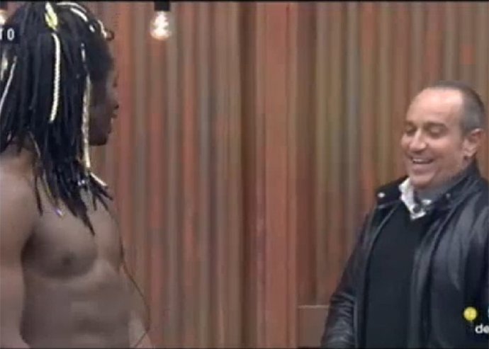 El desnudo de Coman, sorprende a Víctor Sandoval: No te tapes, ya te lo he visto