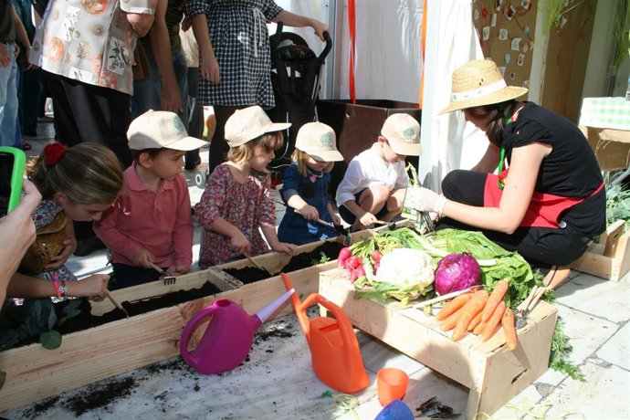 Acercando a los más pequeños el campo, en Plaza Nueva (Sevilla)