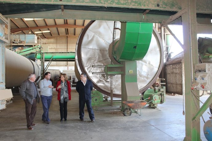 Firma de convenio entre Ifapa y la cooperativa Agroquivir en Utrera (Sevilla)