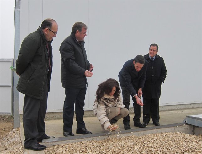Clemente y Silván visitan la nueva red de calefacción centralizada 