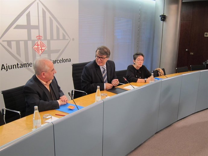 Por la iz. J. Puigdomènech (UPC), E. Freixedes (Movilidad) y C. Panchón (UB)