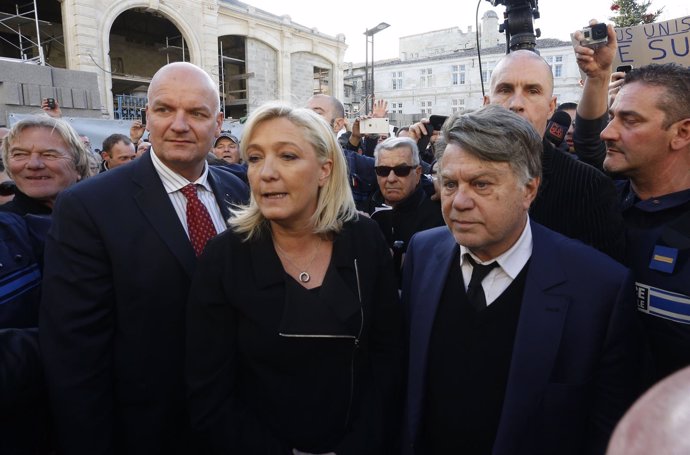 Marine Le Pen en una manifestación contra el terrorismo