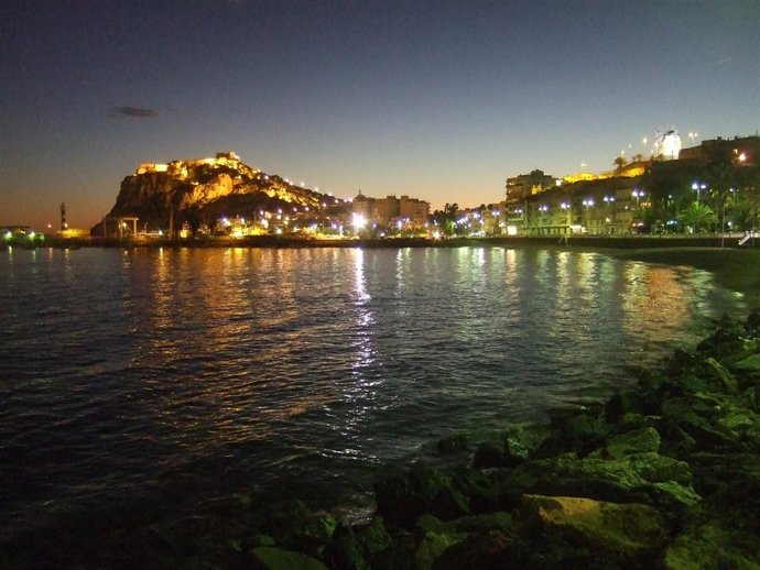 Vista nocturna de Águilas 