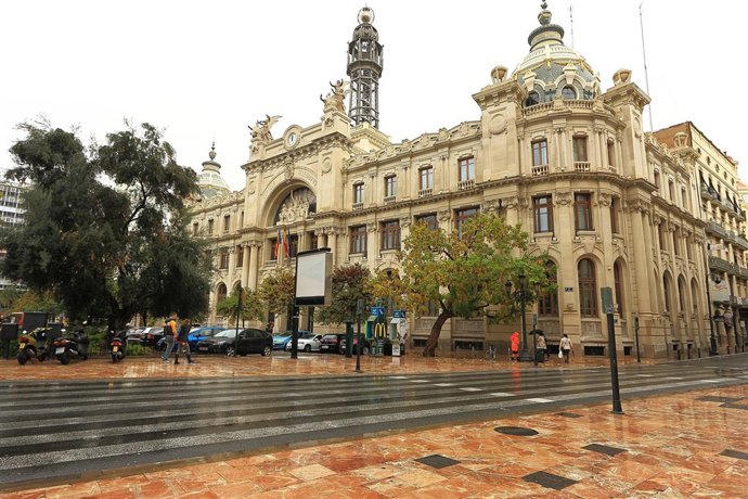 Edificio de Correos bajo la lluvia