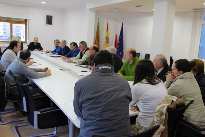 Reunión sobre las filtraciones de La Turbera con representantes vecinales