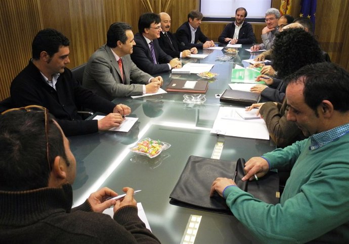 Encuentro entre responsables de Asaja y el presidente de la CHD