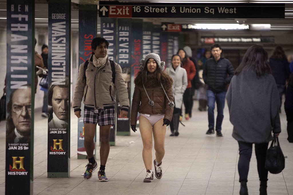 El 'día sin pantalones en el metro' triunfa en 60 ciudades