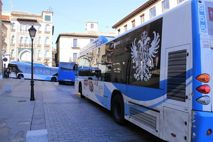 Paradas de autobus, transporte público, autobuses y el turismo