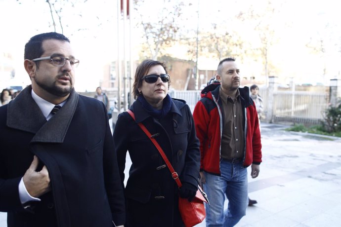 Teresa Romero y Javier Limón a su llega para el acto de conciliación