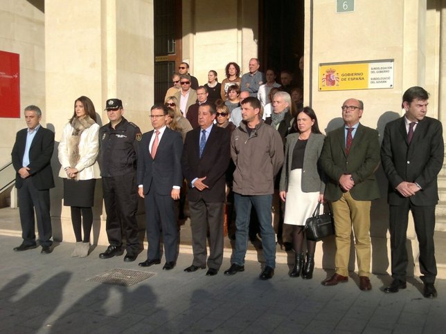 Concentración de condena en Alicante tras el doble crimen de El Altet