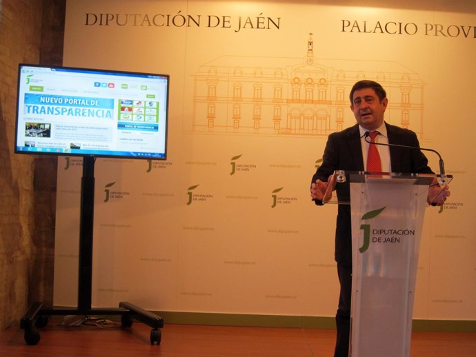 Francisco Reyes presenta el Portal de Transparencia  de la Diputación de Jaén.