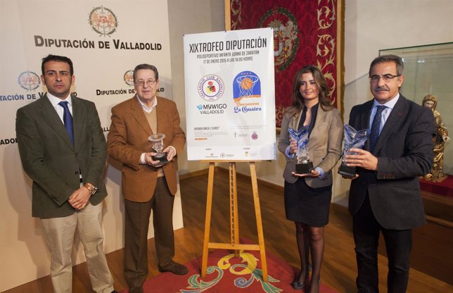 Participantes en la presentación de XIX Torneo de Baloncesto.