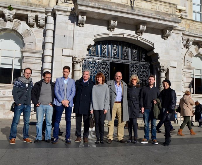 Fuentes-Pila con miembros de su candidatura