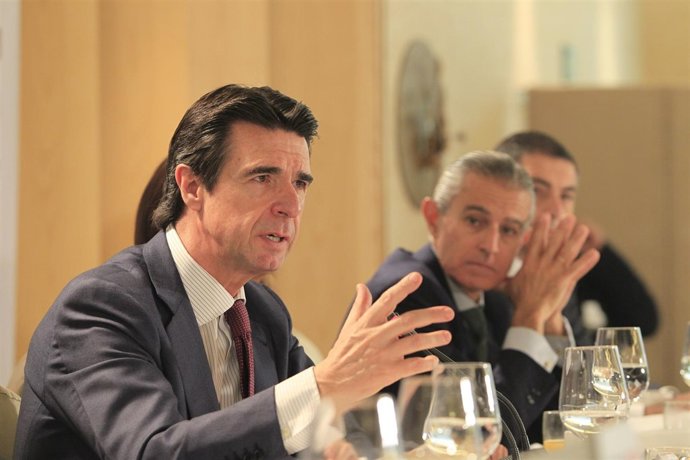 José Manuel Soria en los Desayunos de Europa Press